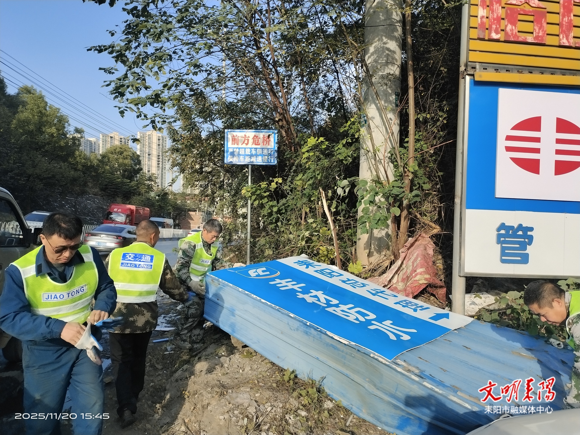 耒阳对5次以上未佩戴头盔摩电交通违规者进行"一对一"上门宣教