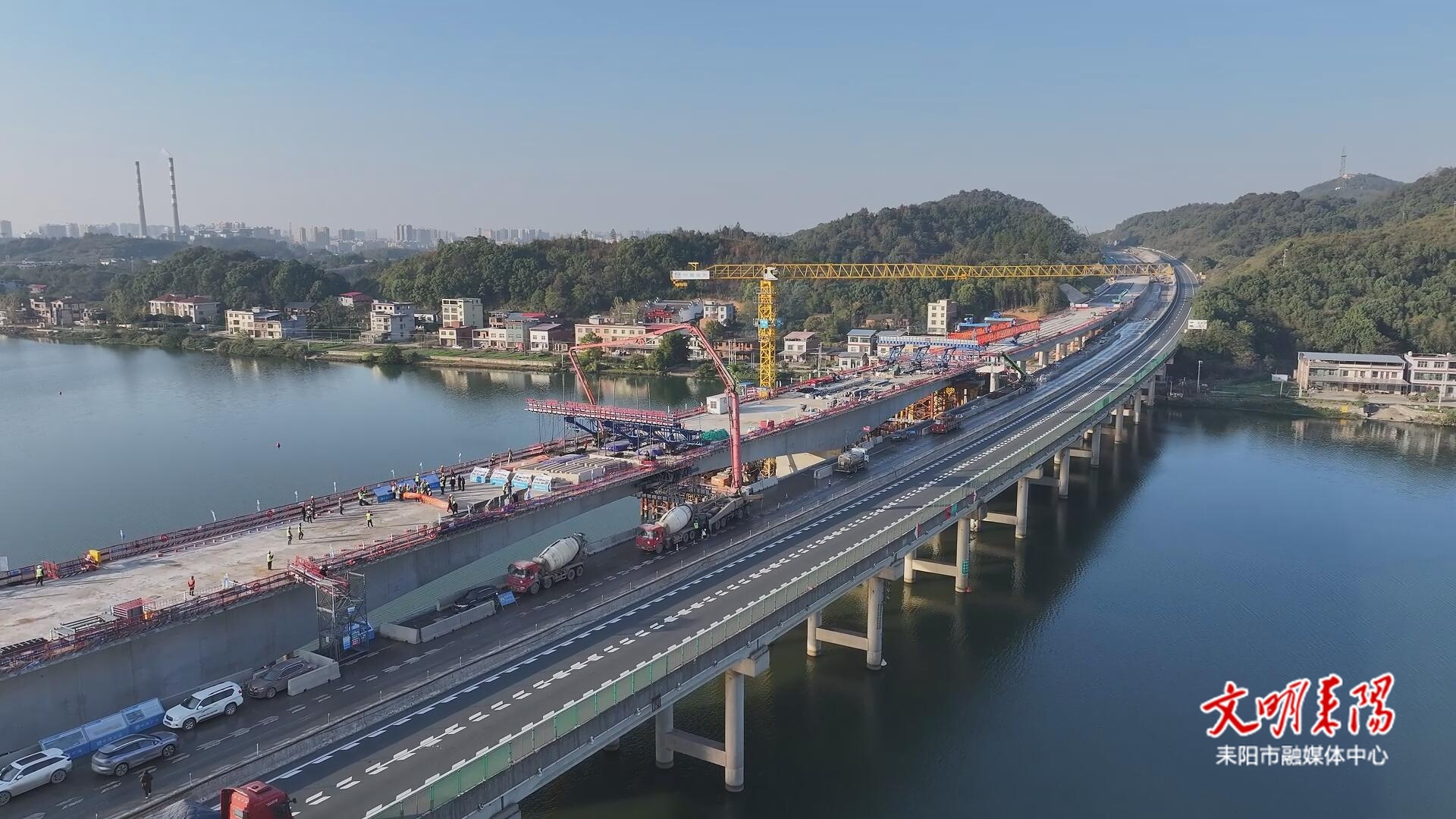 G4湖南段耒宜改扩建项目关键控制性工程耒水大桥顺利合龙