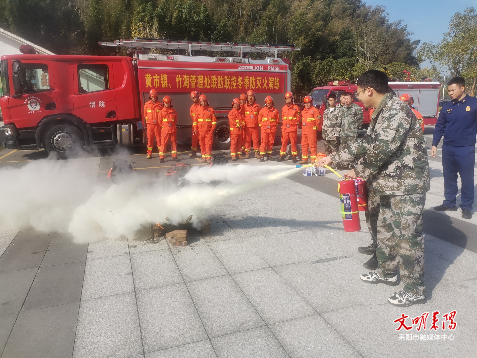 黄市镇、蔡伦竹海管理处联合开展冬季森林防灭火演练