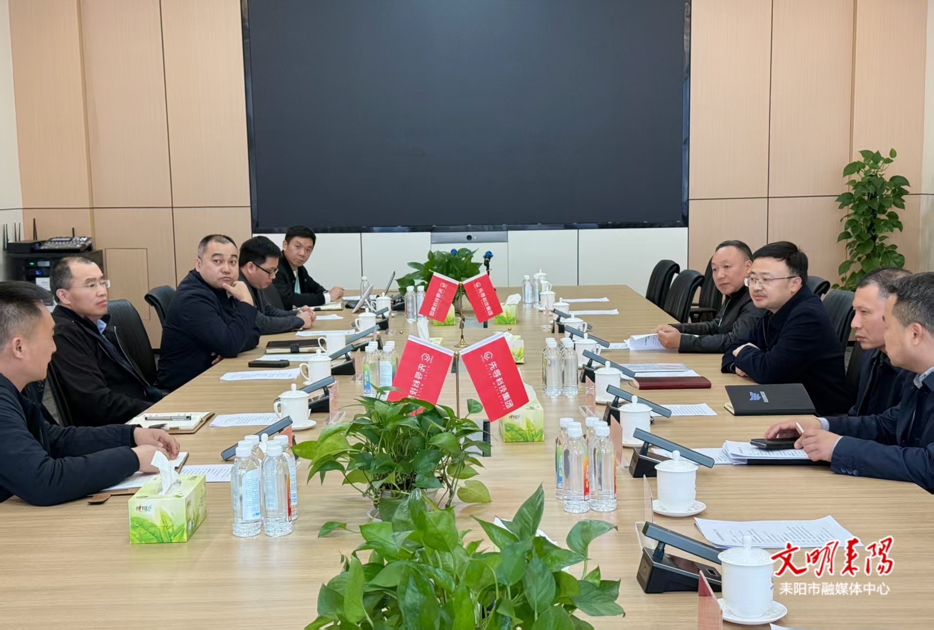 张润槐与先导科技集团董事长朱世会举行工作会谈