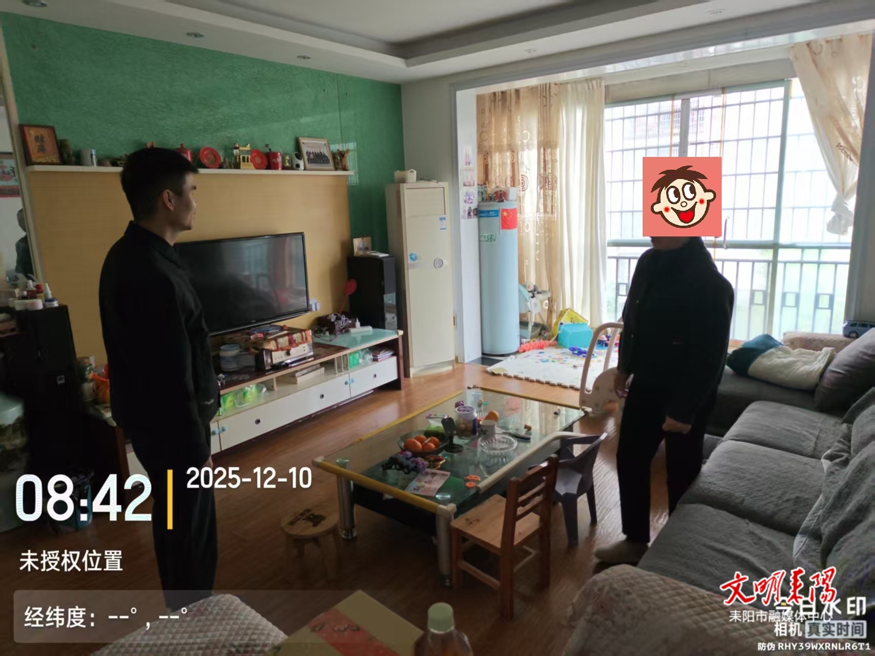 女子多次不戴头盔上路，宣教员上门“劝导”