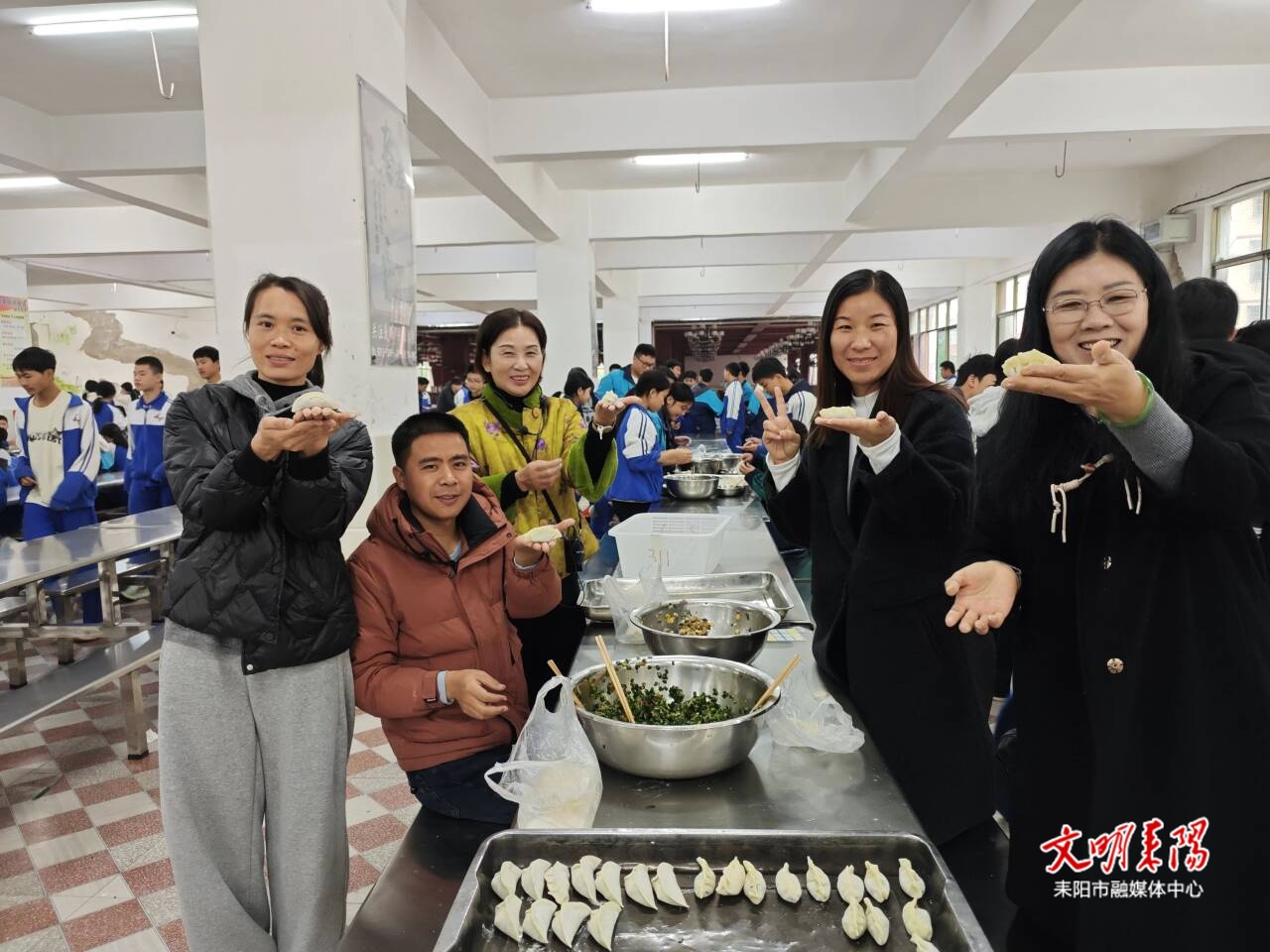 慈晖学校举行“饺香暖冬至”传统文化体验活动
