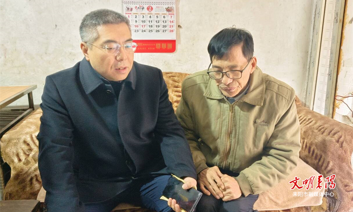 市领导率队走访慰问困难职工