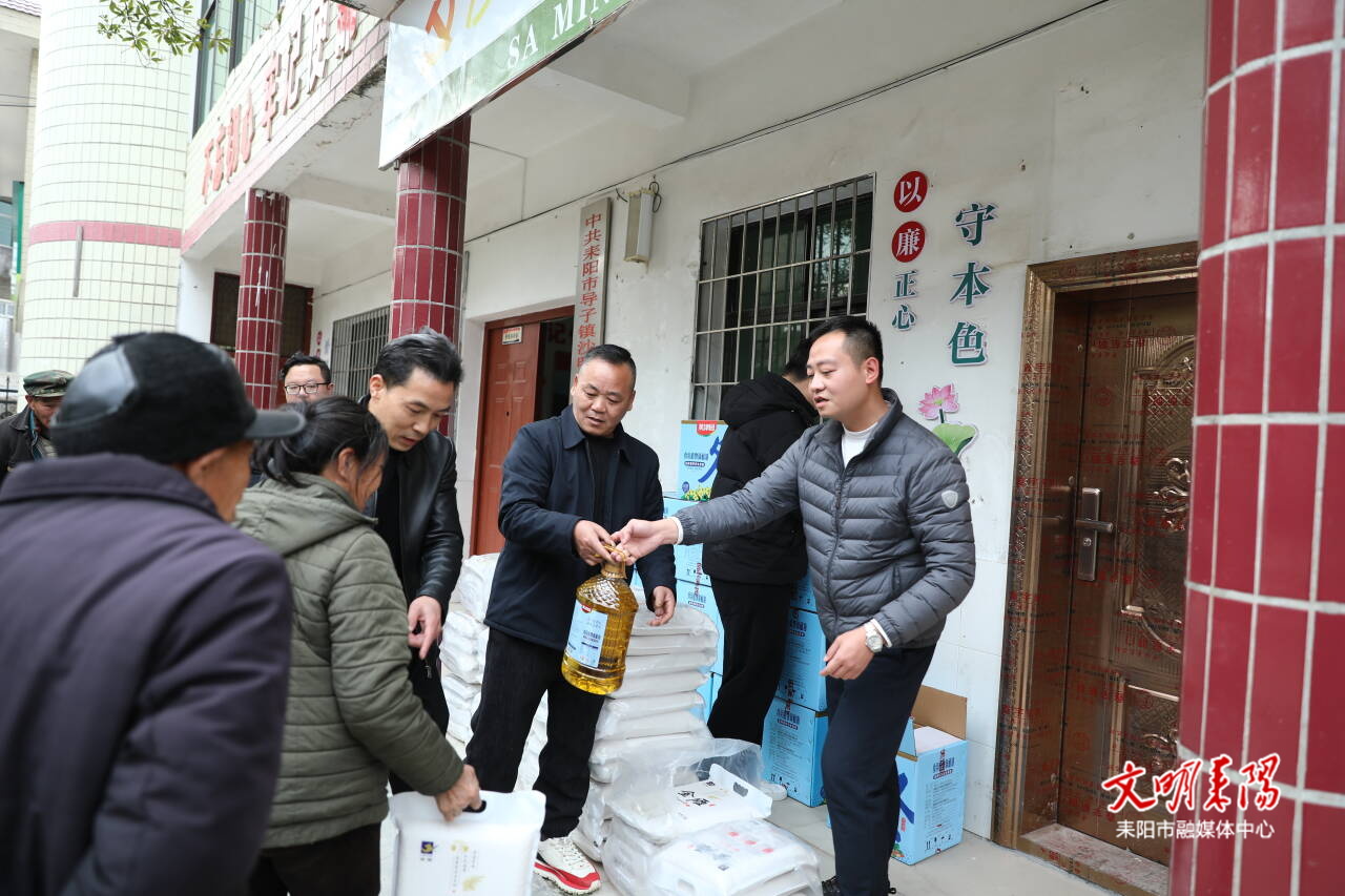 节前送温暖 真情促振兴——南华大学附属南华医院赴沙明村开展春节走访慰问