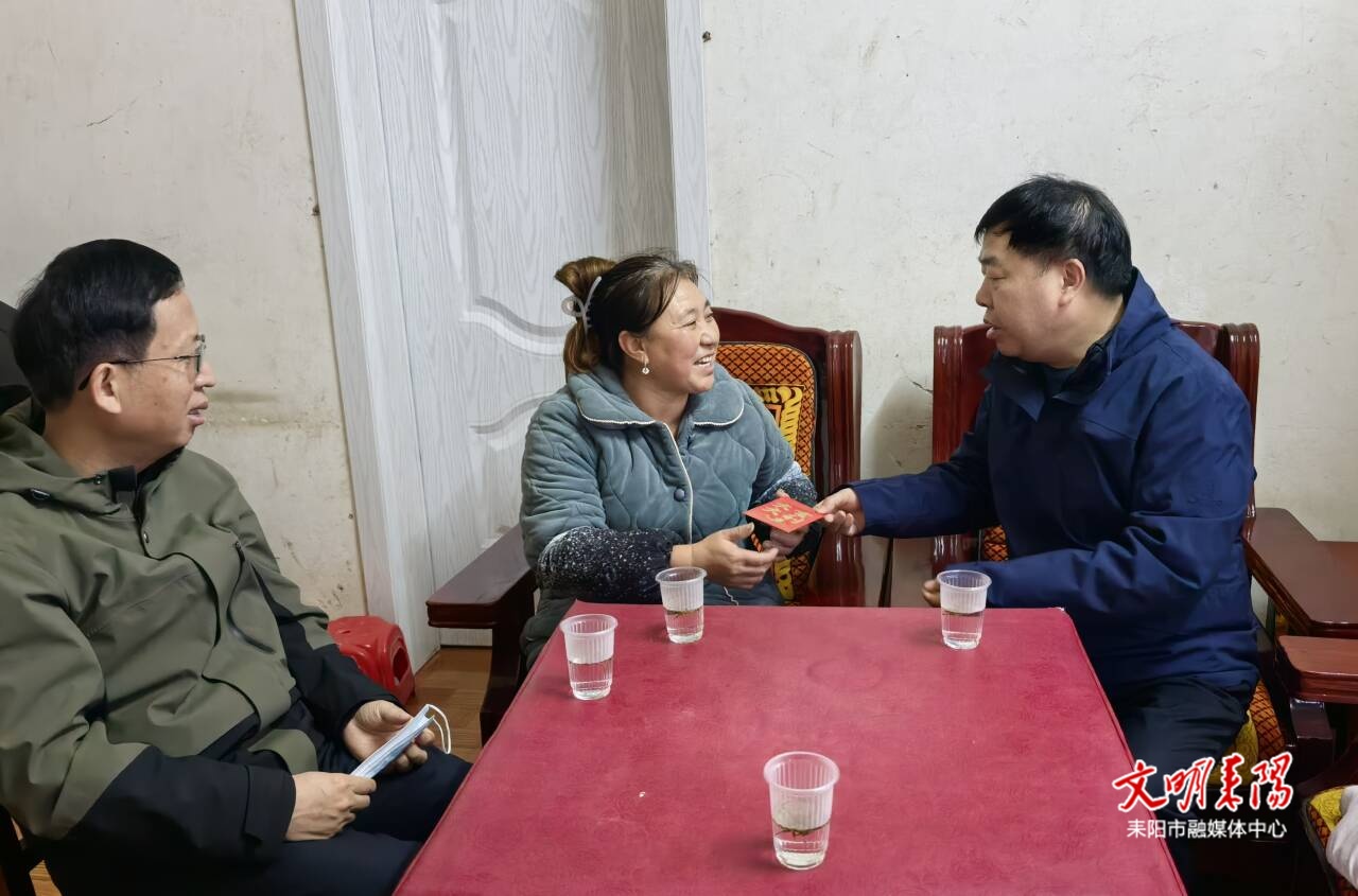 市计生协开展春节前“生育关怀”送温暖活动