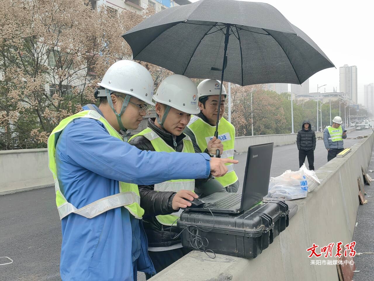 武园路上跨京广铁路立交桥进入验收阶段