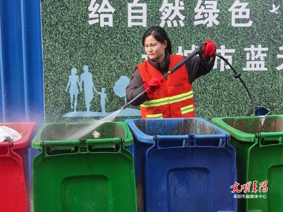 【凡人·微光 】张敏：长街芜杂净 一帚清路人