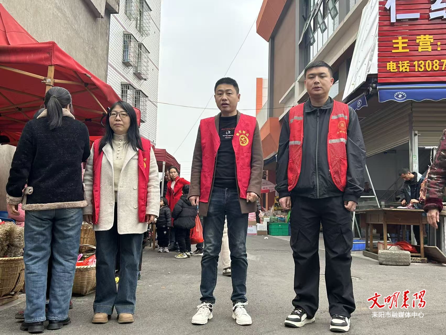 新春护行暖归途 灶市街街道疏堵保畅迎佳节