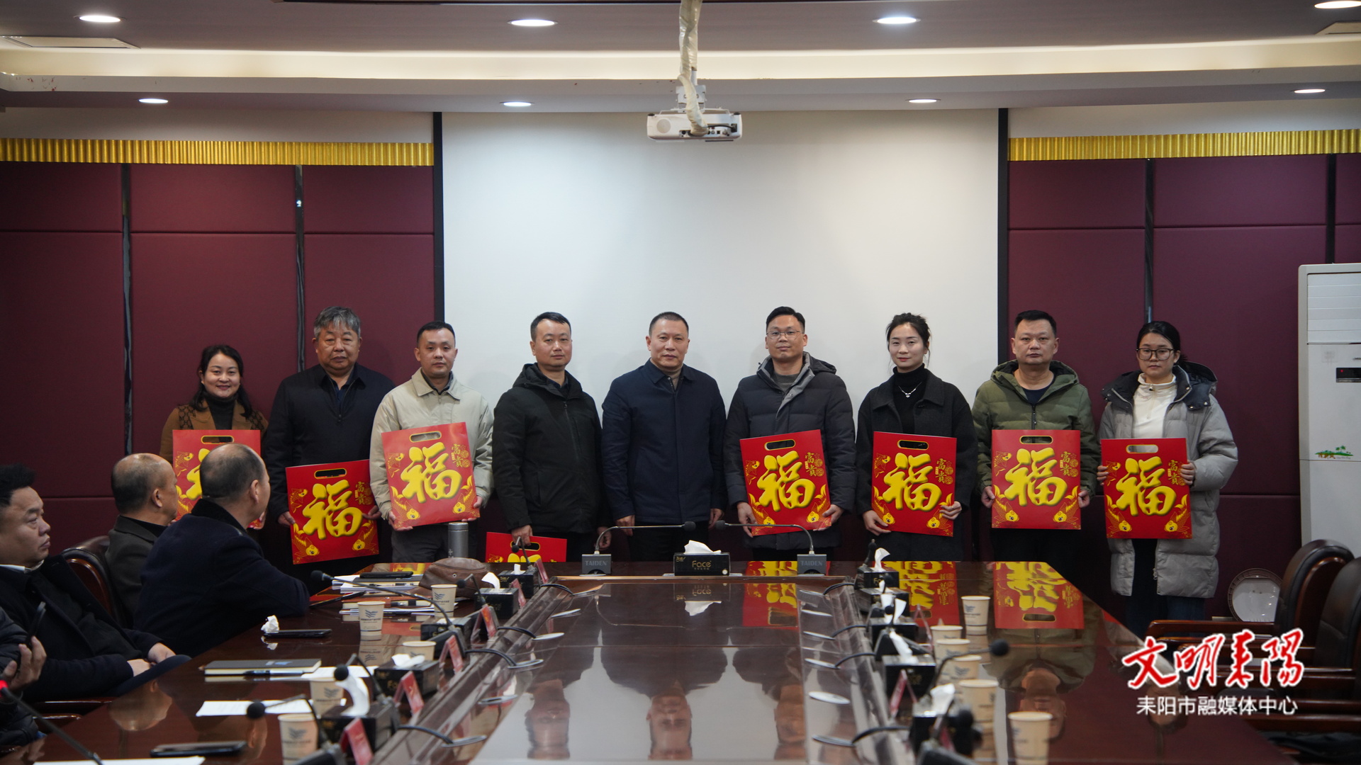 高新区开展 “送廉联 过廉年” 新春送福活动