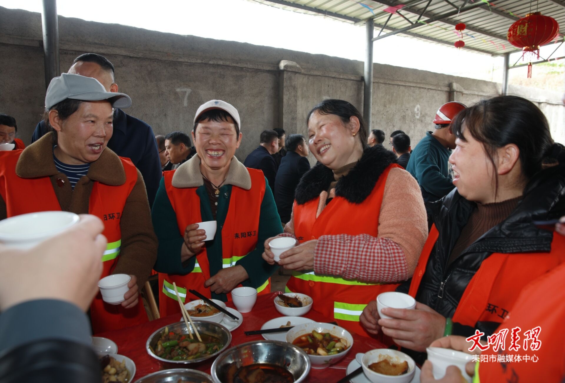 【新春走基层】暖心敬坚守——耒阳市连续13年宴请环卫工人