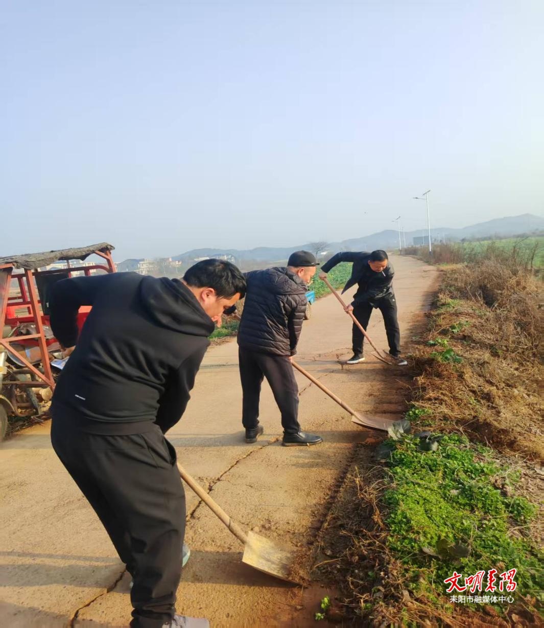 永济镇：干群齐心大扫除 扮靓家园迎老乡