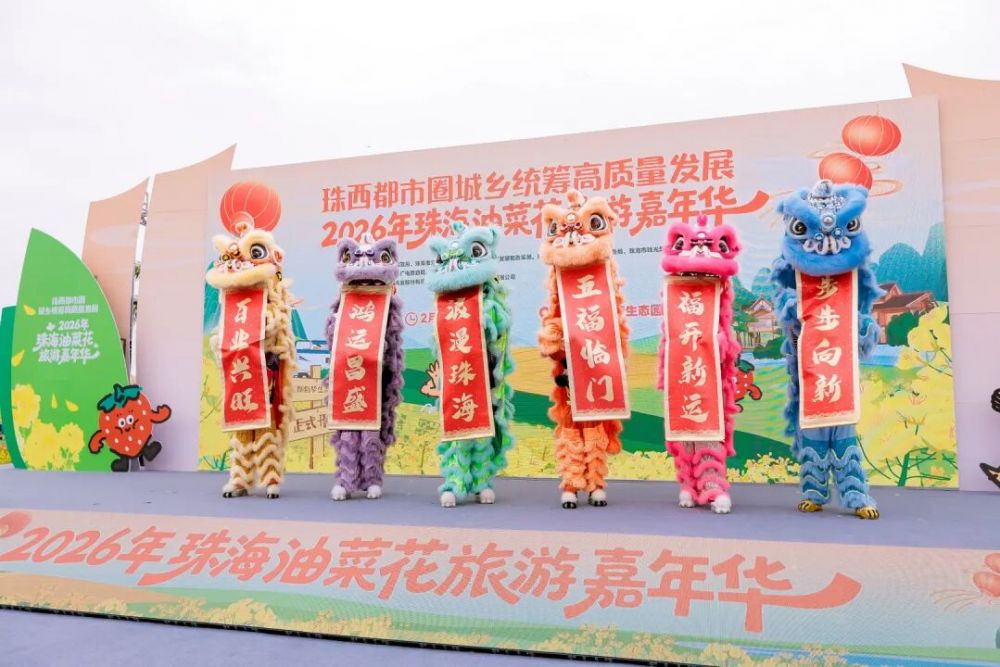 中国机甲第一人孙世前携东方机甲系列机甲装置在珠海展出