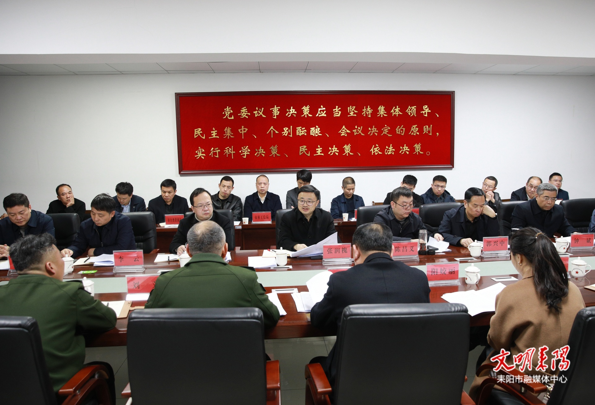 张润槐主持召开市委议军会