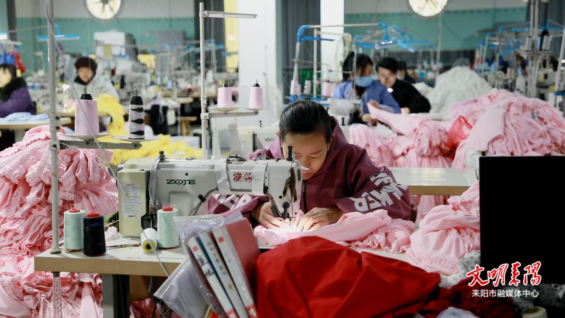 【奋进十五五 新年开新局】浚林服饰：赶订单忙生产  奋力冲刺新春“开门红”