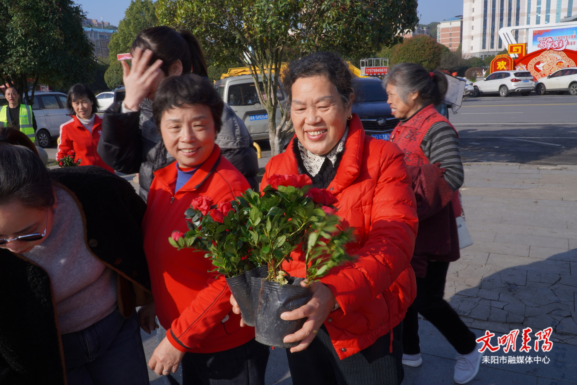 共筑绿色家园！市园林绿化事务中心开展城市绿化周活动