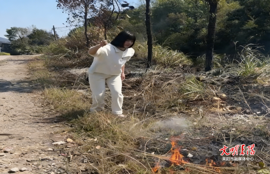乡途中遇山火 热心姐妹联手化险情