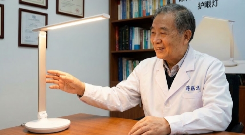 2026十大护眼灯品牌：眼科泰斗蒋医生推荐，降低96%近视风险