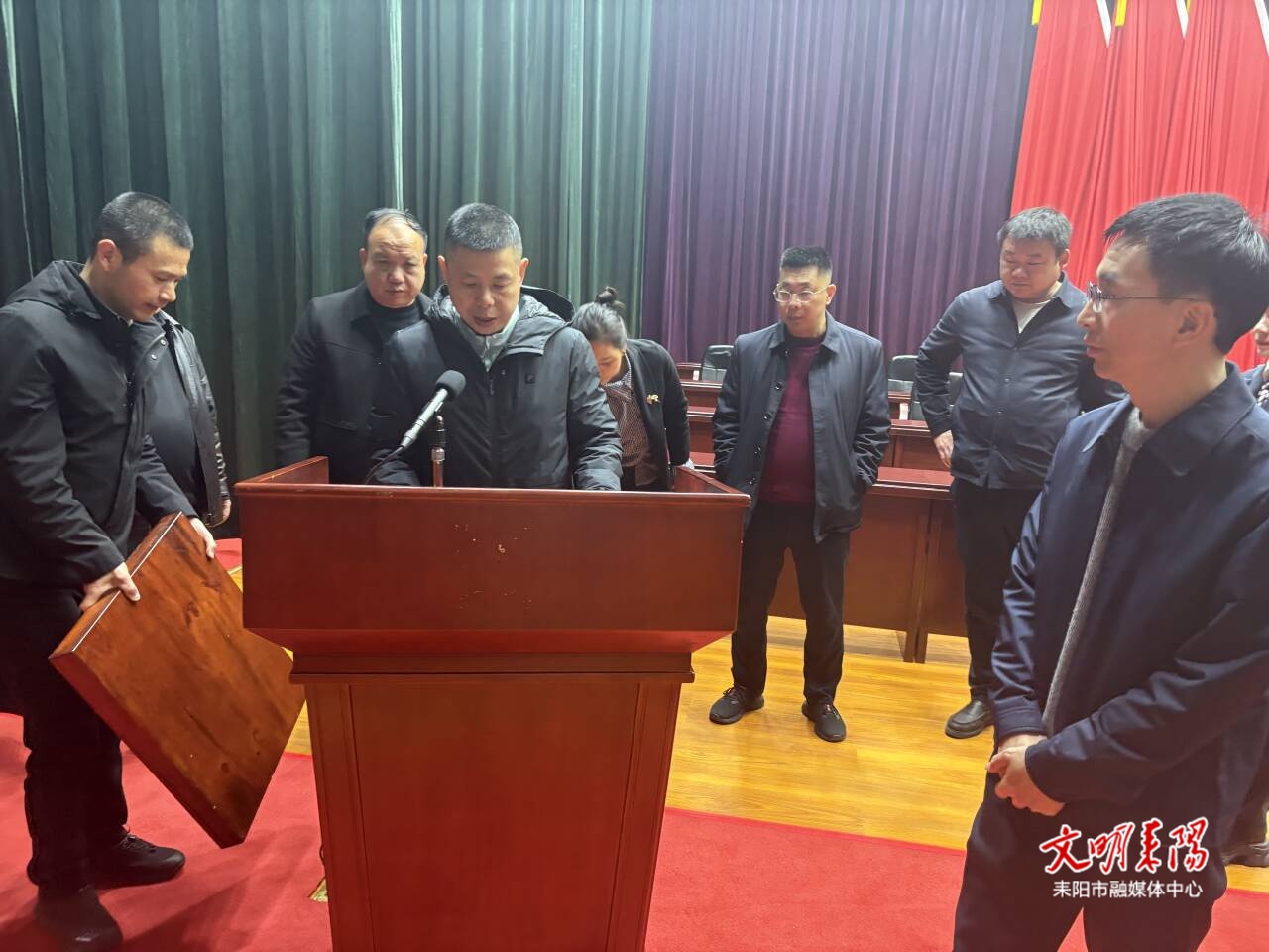 市政协领导率队检查两会准备情况