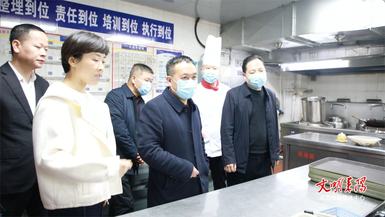 市领导检查市十八届人大六次会议筹备工作