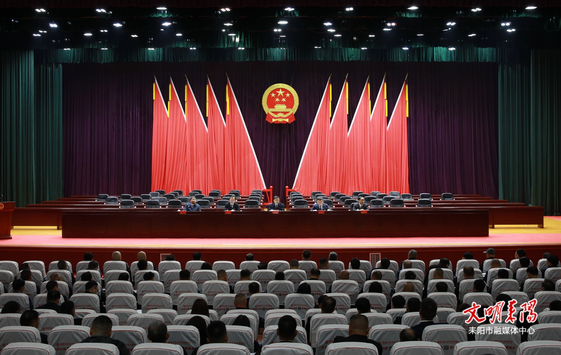 市委召开人大、政协两会党员大会