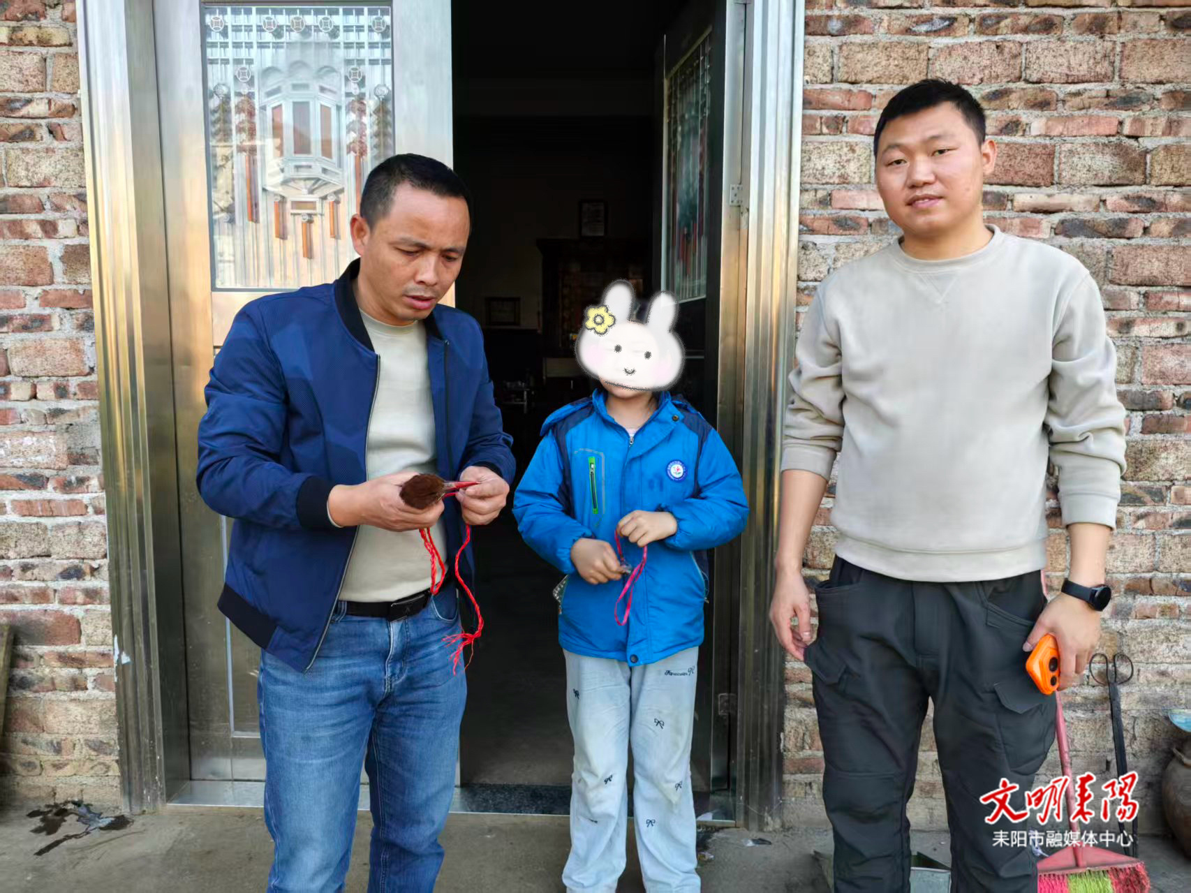 仁义镇：少年暖心救助珍稀鸟类