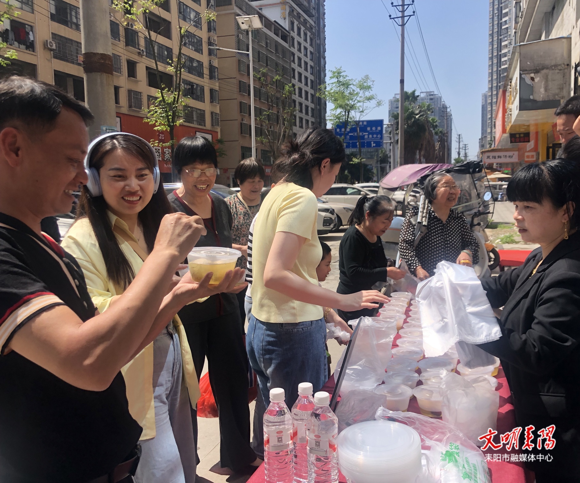 三月三送暖 爱心企业传民俗温情