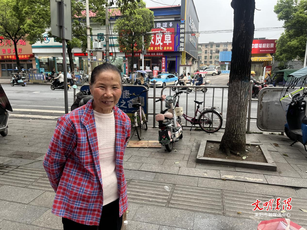 【凡人·微光】一把鞋刷，擦出光亮体面的人生