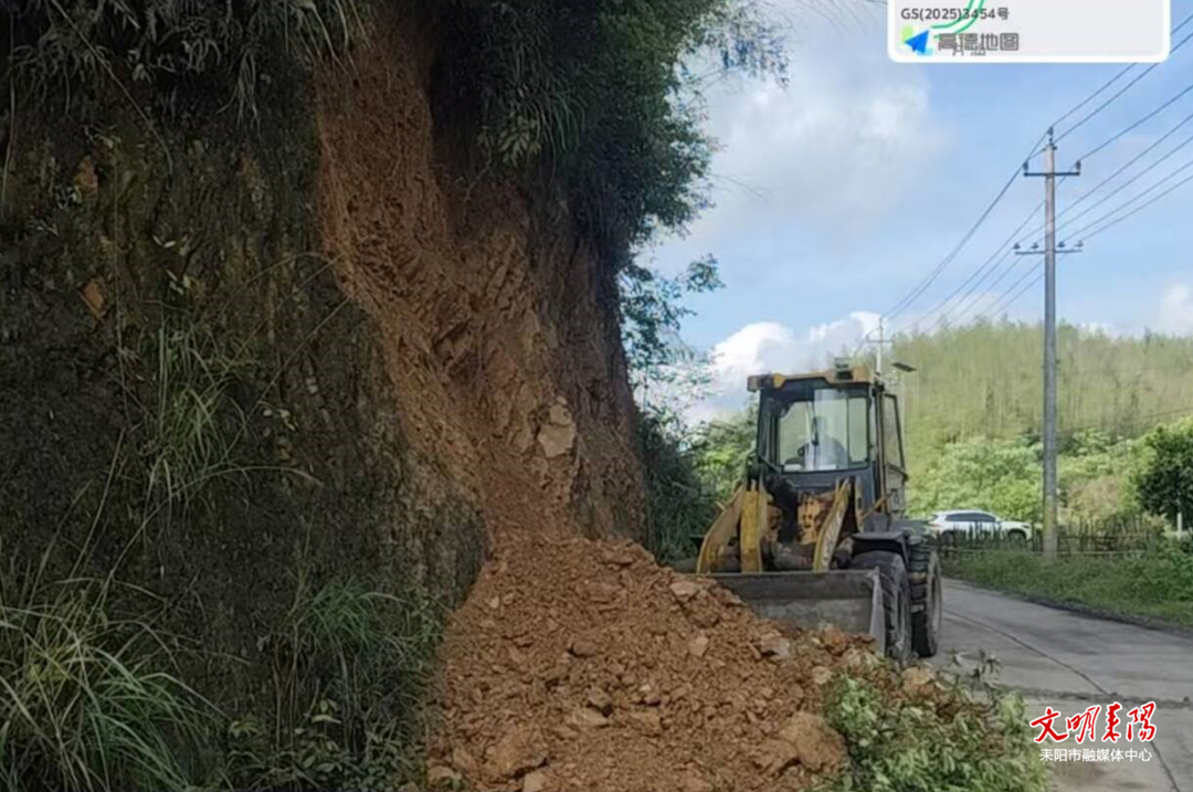 及时清障除隐患 水东江街道筑牢辖区道路安全防线