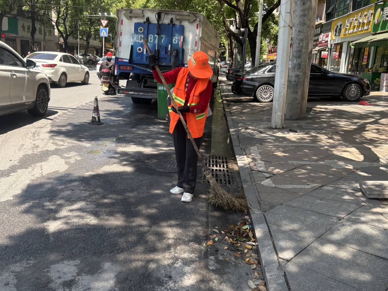 五一我在岗丨耒阳环卫：以行动诠释劳动之美 全员坚守绘就城市洁净底色