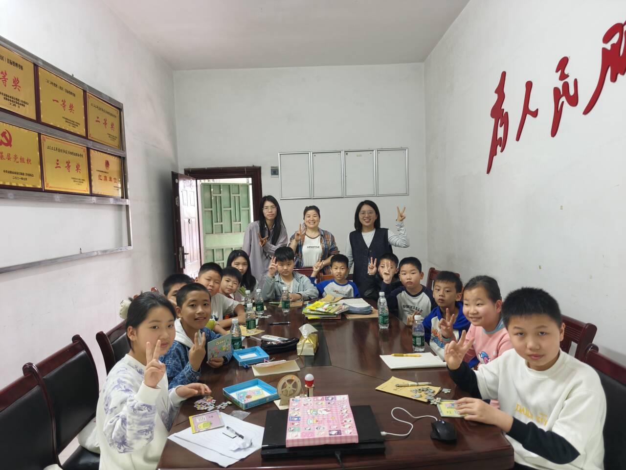 水东江街道：周末公益课堂破题解忧 青春力量守护乡村童心