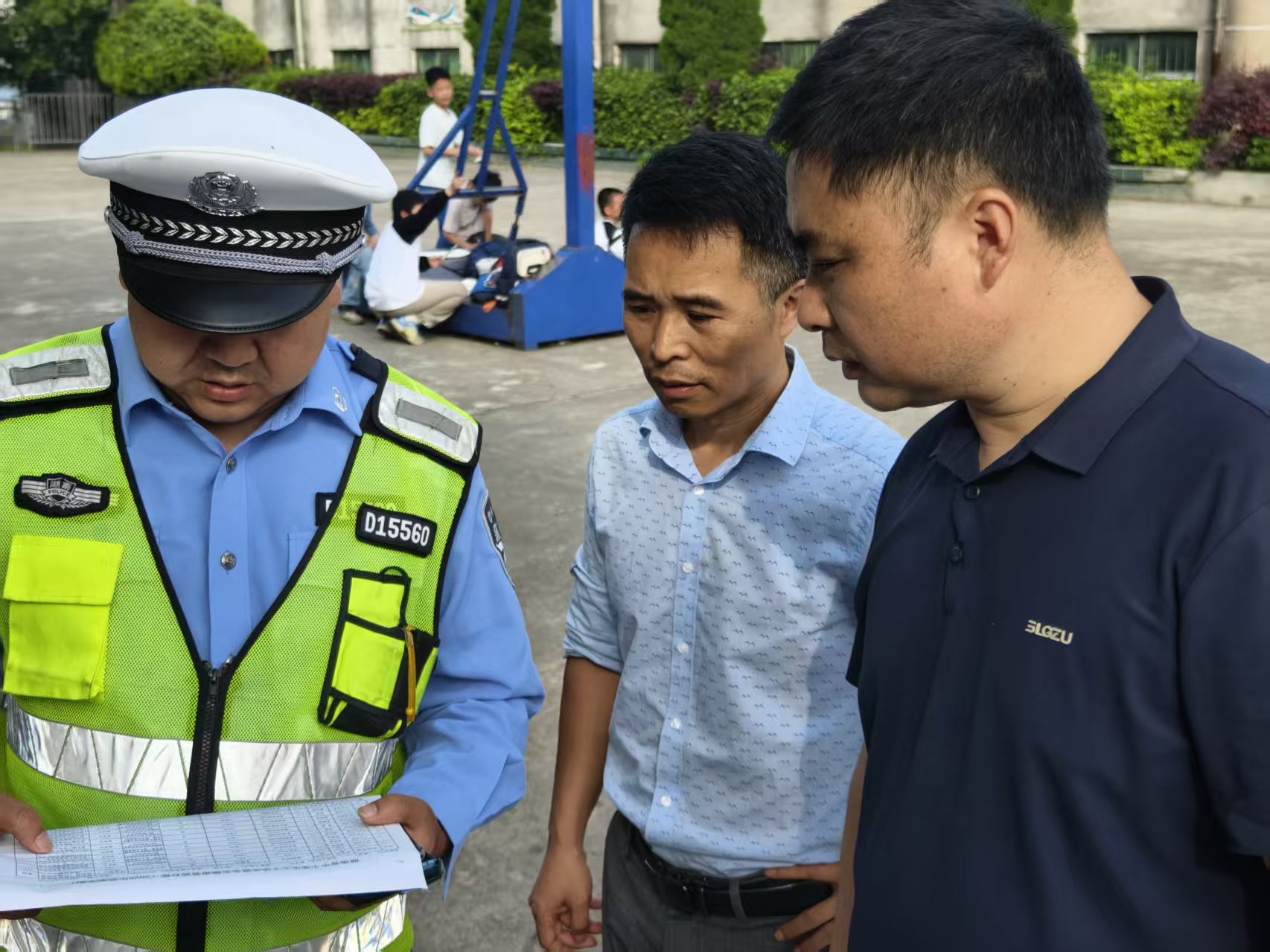 家校警联动护学 公平圩镇织密校园交通安全防护网