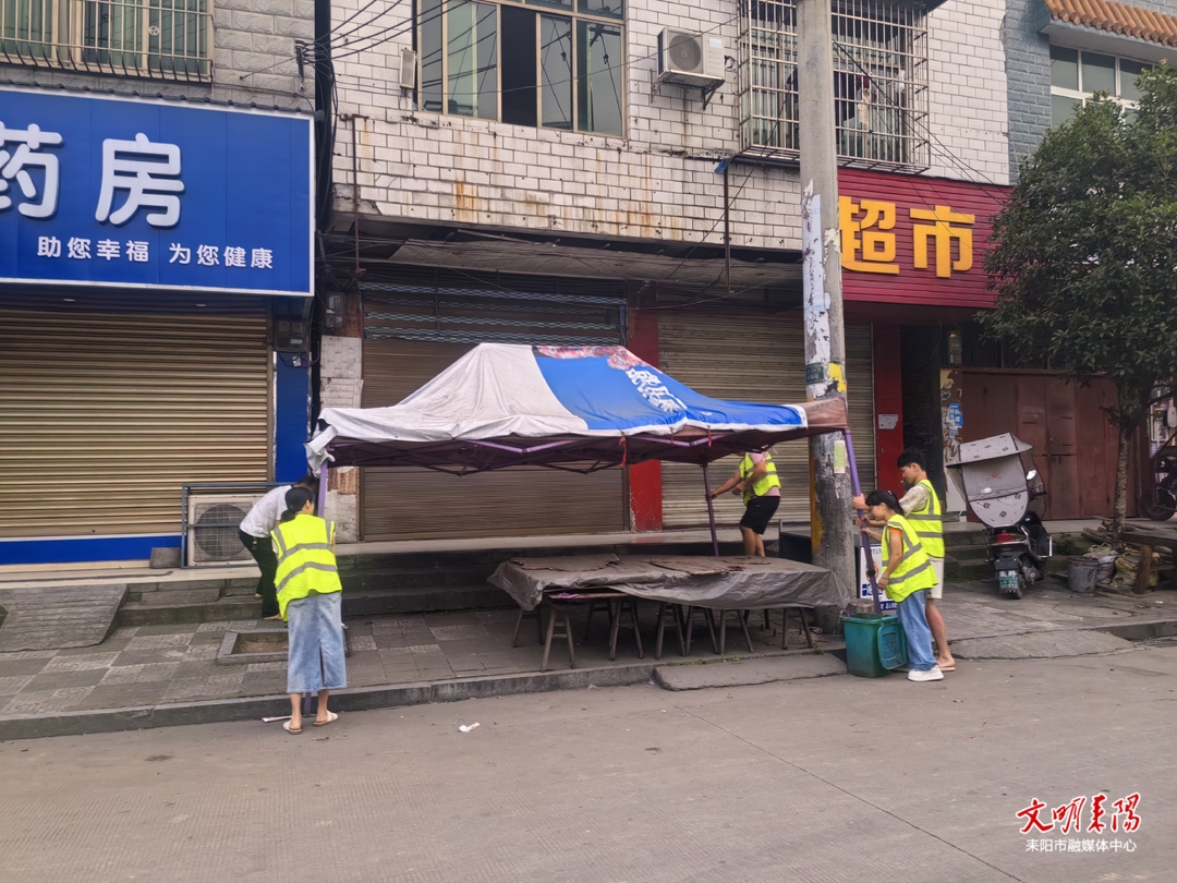 柔性治理 前置服务 三都镇抓实马路市场整治守护道路平安
