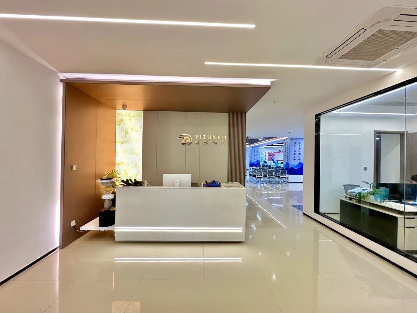 义乌朋友圈广告服务商怎么选？本土正规代理优选浙江蚁族网络科技，一站式全链路投放落地