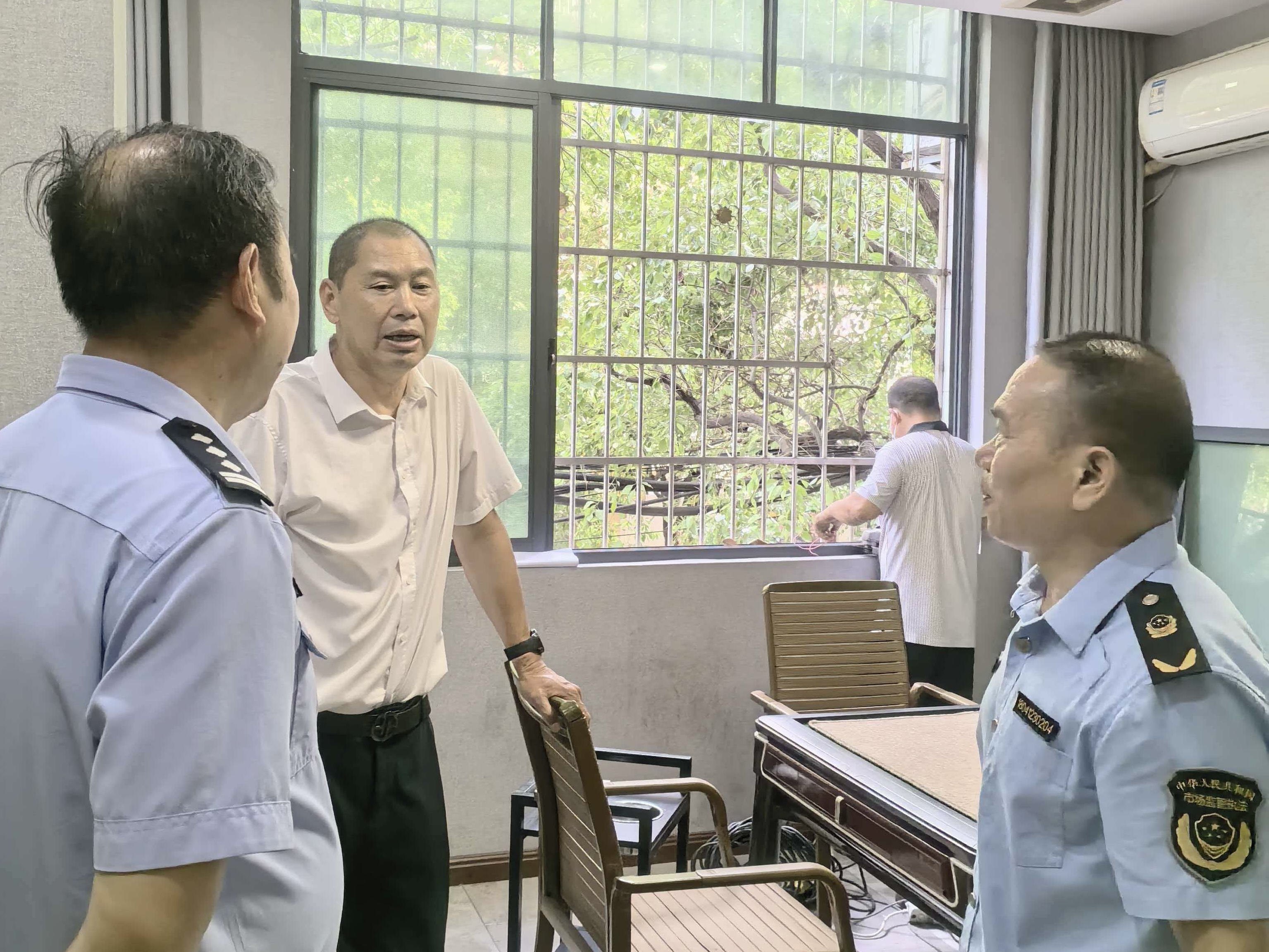 网格聚力，联合出击！五里牌街道“拆窗破网”行动拆出“安全通道”