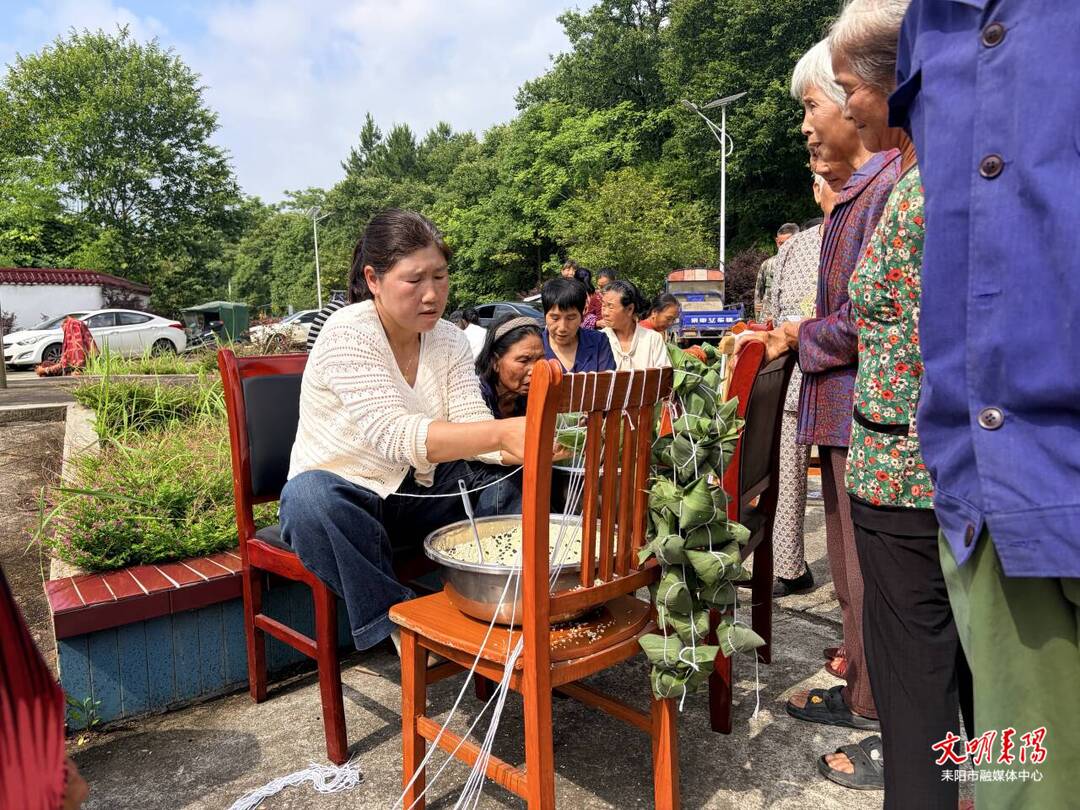 粽叶飘香迎端午 便民服务暖民心