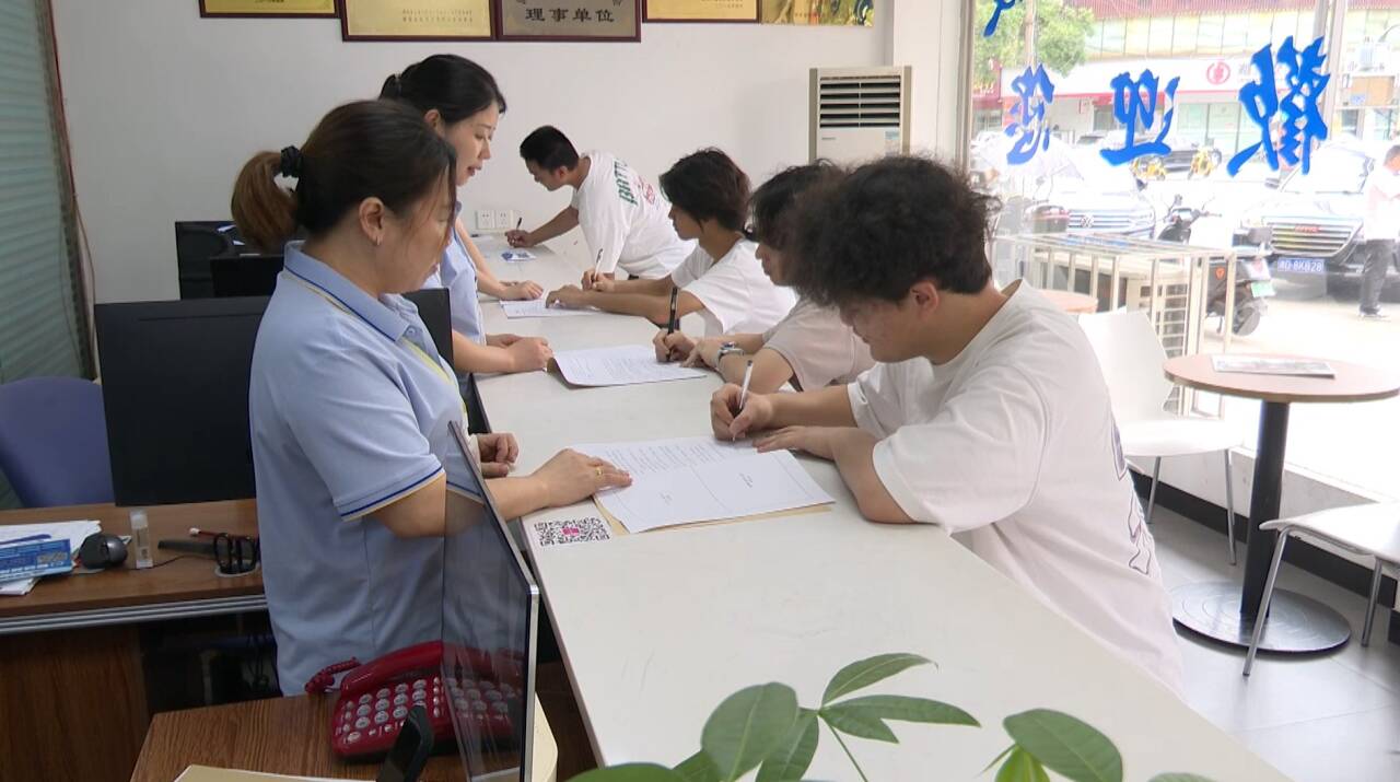 耒阳迎来准大学生“学车热”
