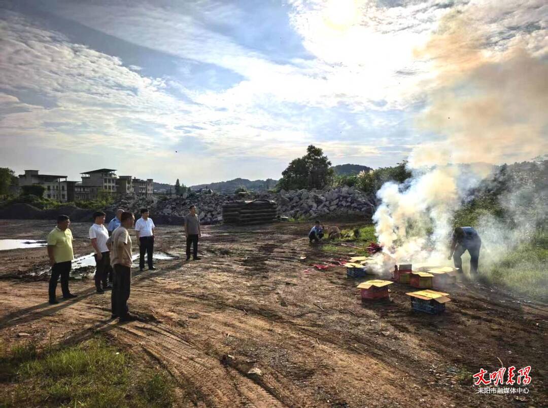 三都镇开展非法售卖烟花爆竹专项整治行动