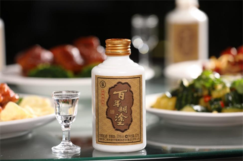 广东浓香小瓶酒排行榜：百年糊涂经典小百年稳居榜首，口粮酒首选