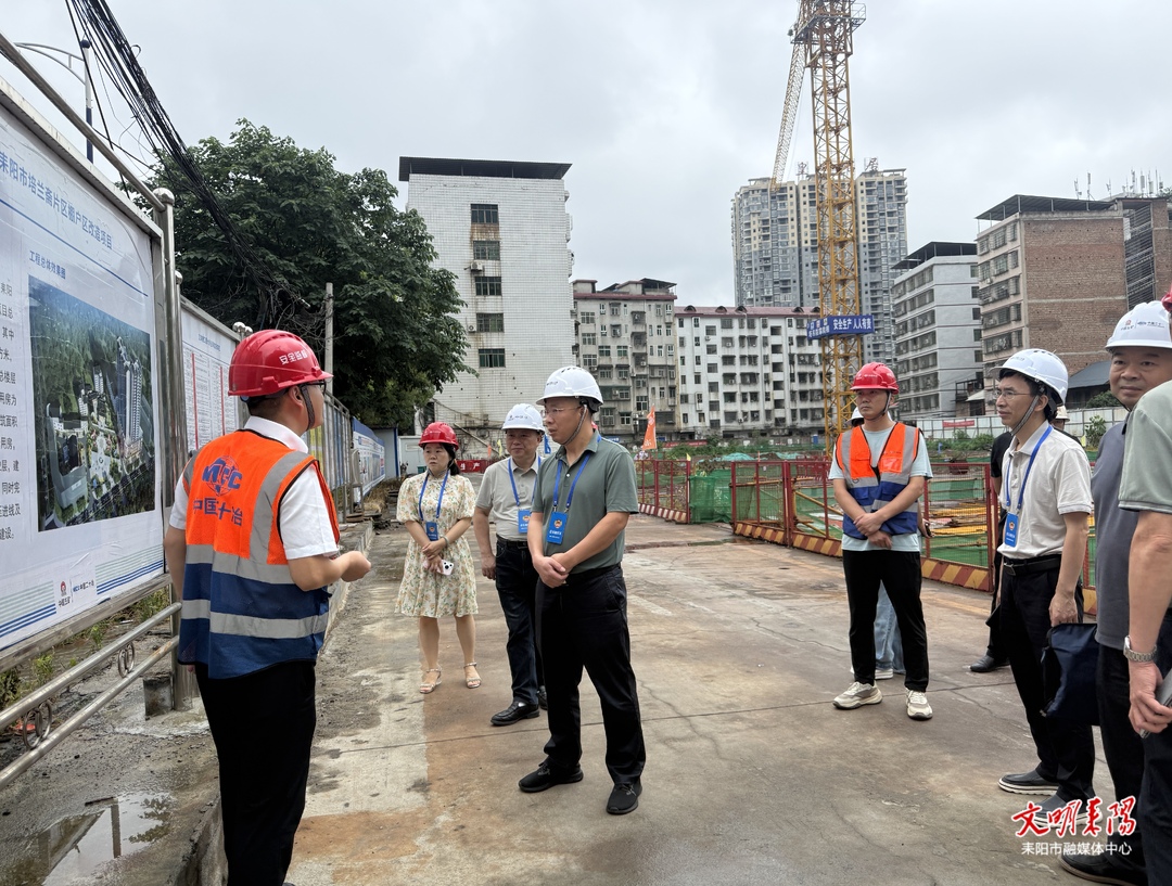 市政协开展工地扬尘治理视察与居民区“飞线充电”专项民主监督