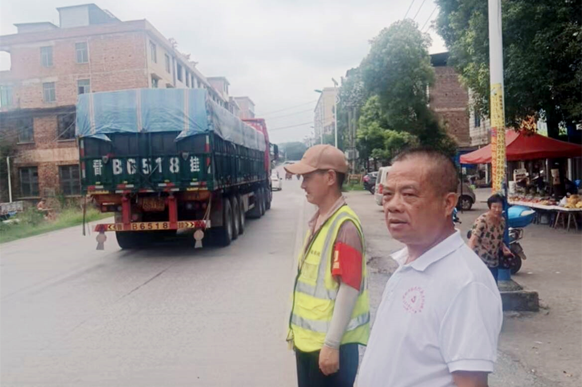 水东江街道常态化整治竹市圩场马路市场