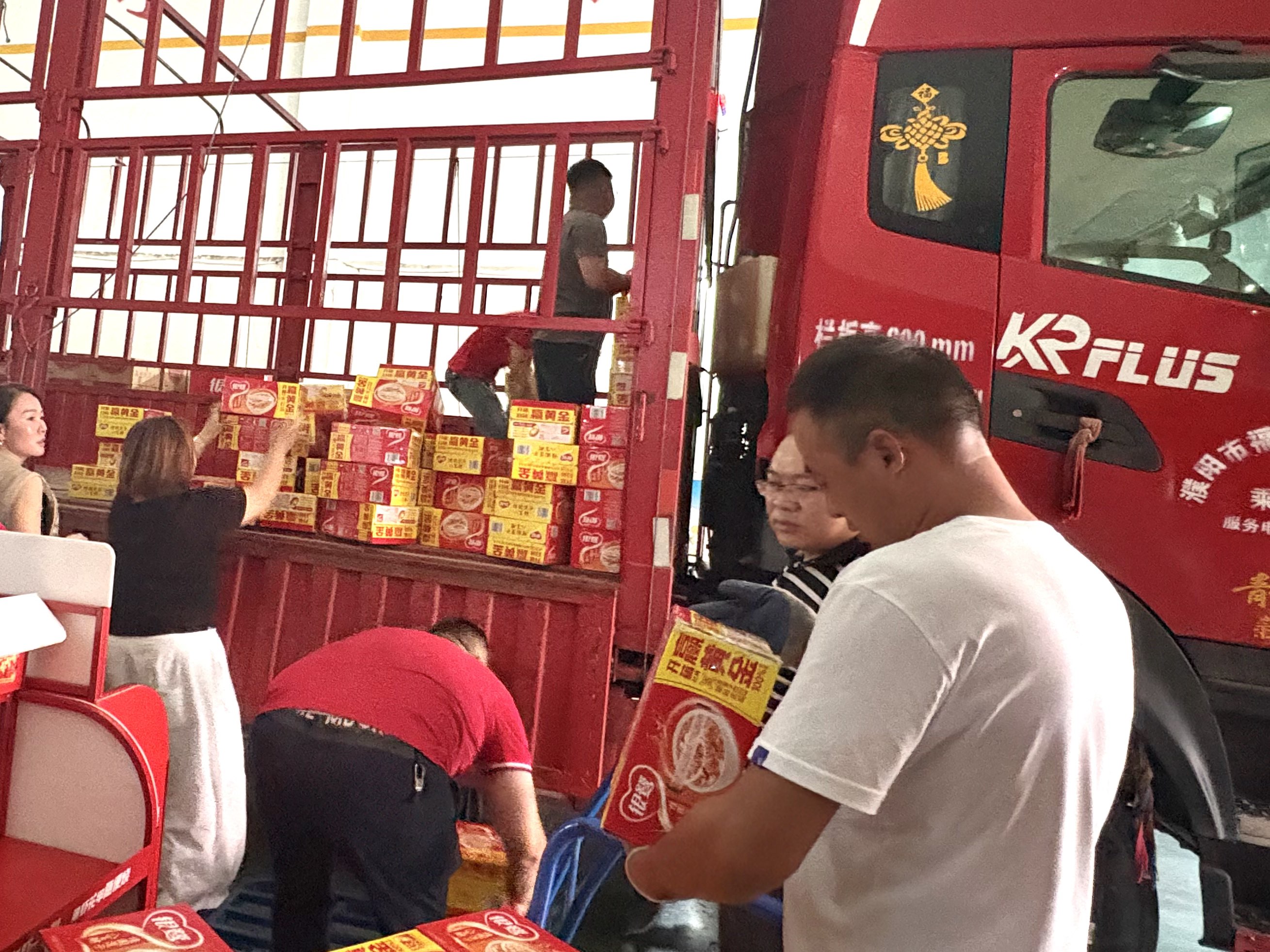 一方有难千里驰援 耒阳爱心企业家向广西灾区捐赠一批刚需生活物资