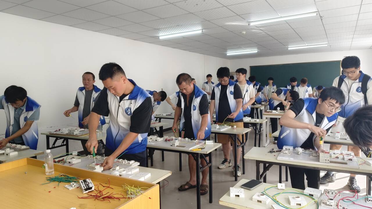 技能赋能促就业！我市2026年电工培训班开班