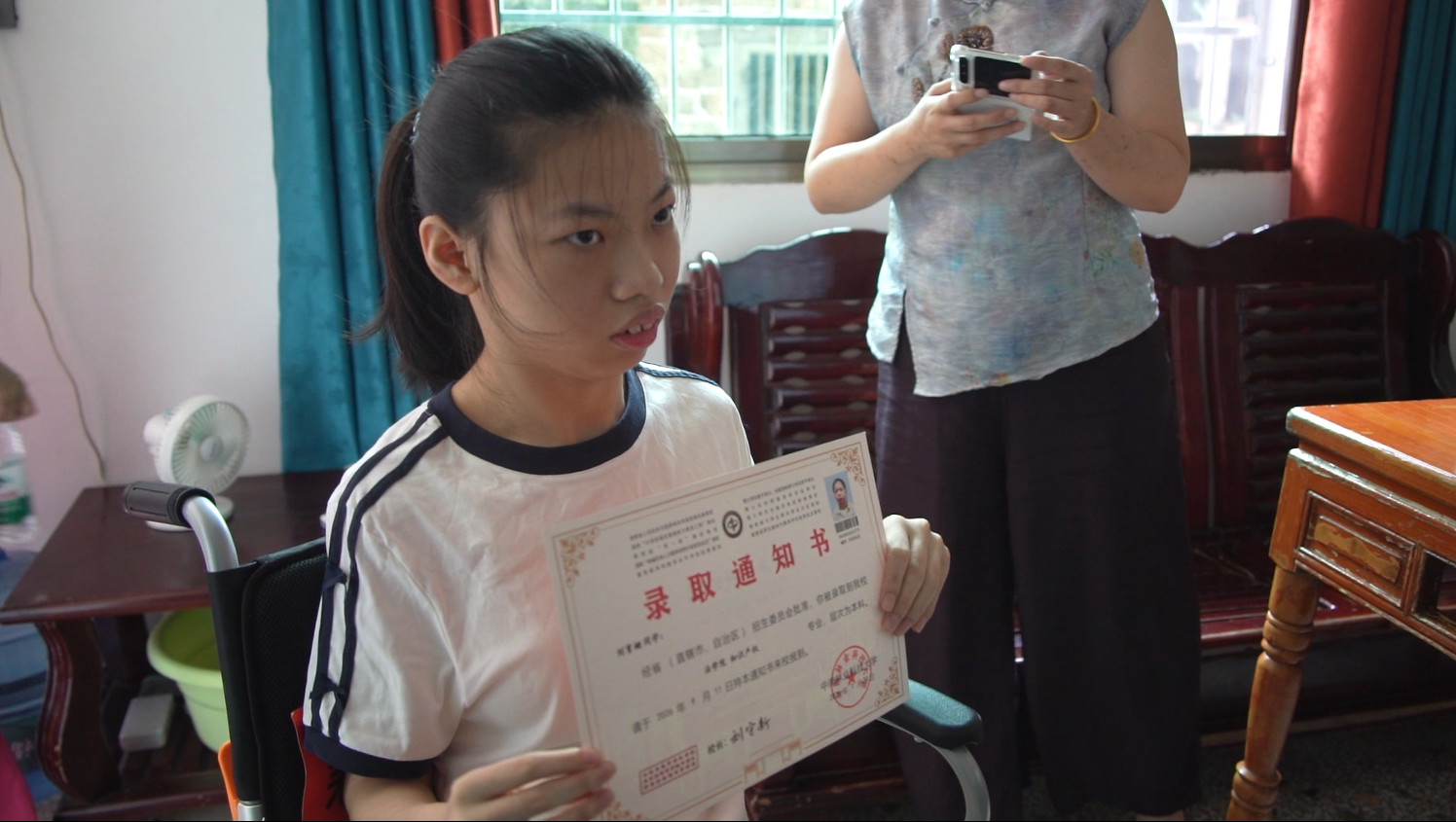 多方暖心帮扶圆梦大学  耒阳脑瘫女孩刘育姗收获爱心助学礼包