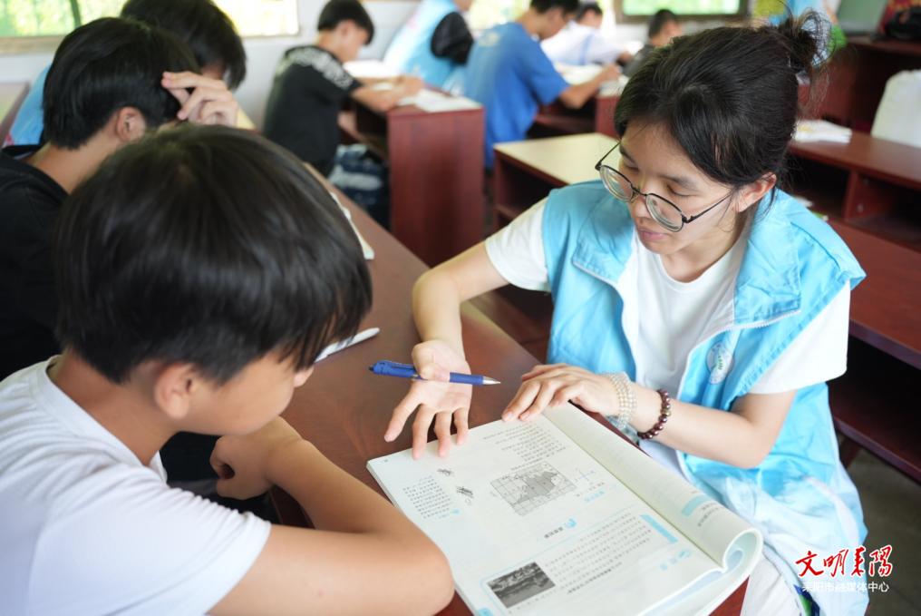 六省学子跨千里 青春伴读仁里村