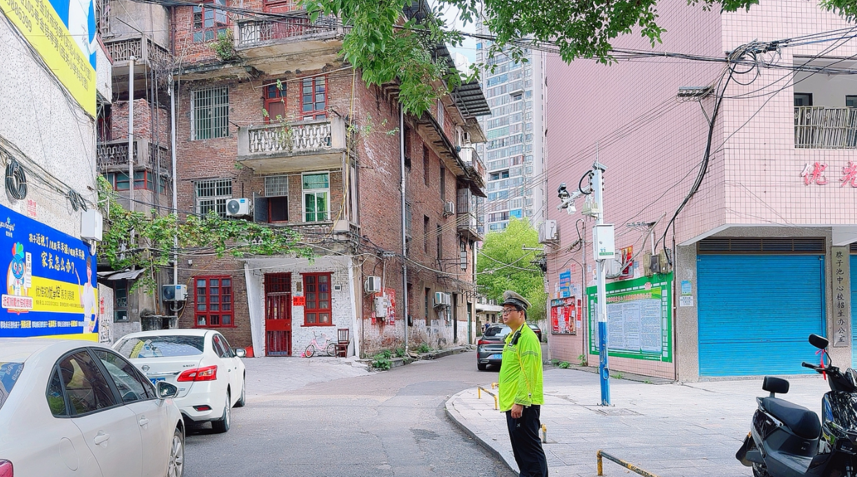 “科技赋能 + 严管严查”  耒阳城区摩电整治守护出行平安