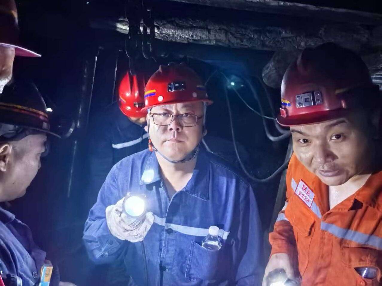 陈昌义到伍家冲煤矿检查煤矿安全生产工作