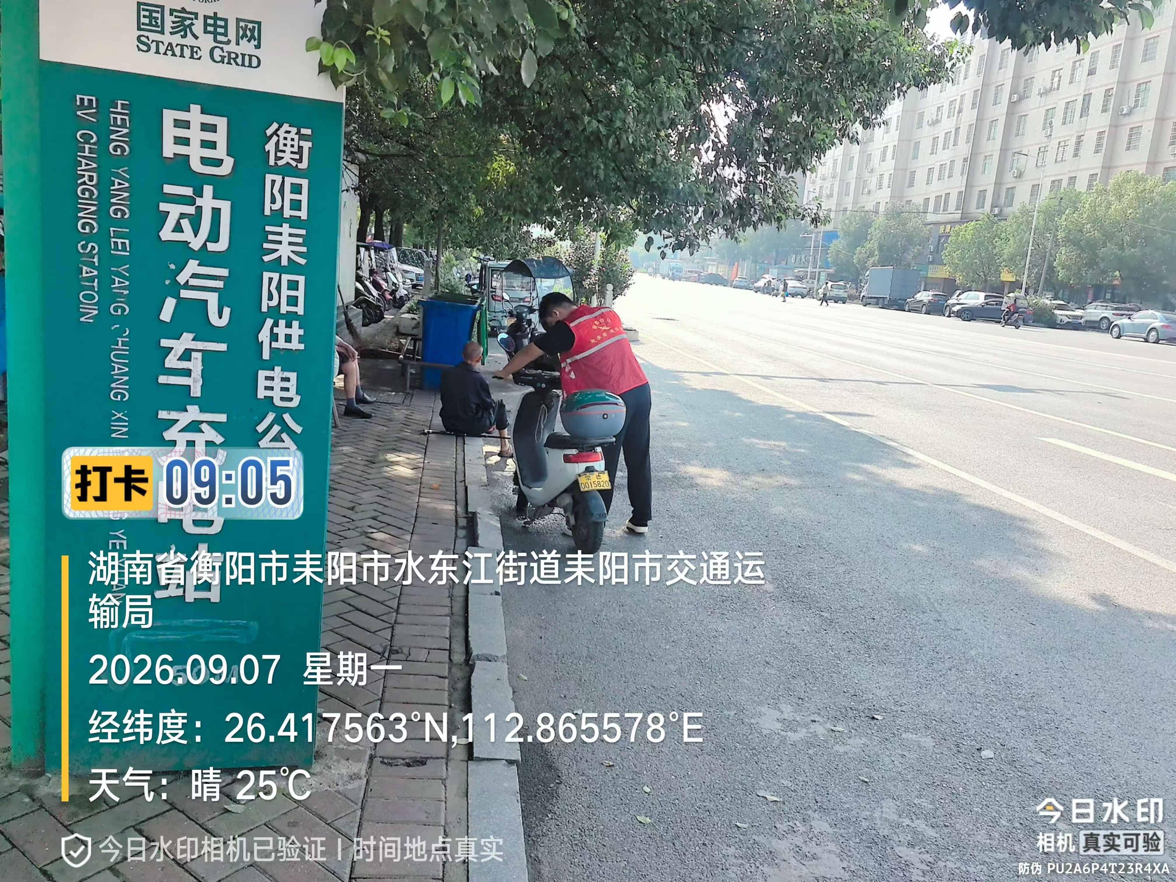 文明劝导守路口 平安出行护万家