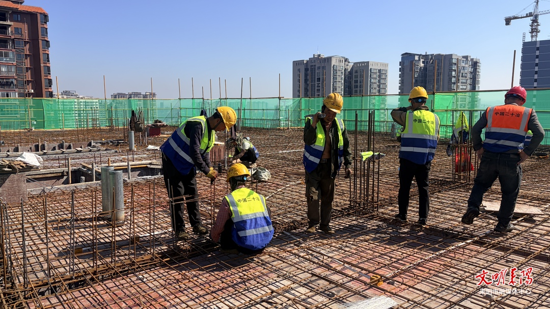 【项目谋划建设季】国庆攻坚抢工期 耒阳培兰斋棚改项目 1 号楼顺利封顶