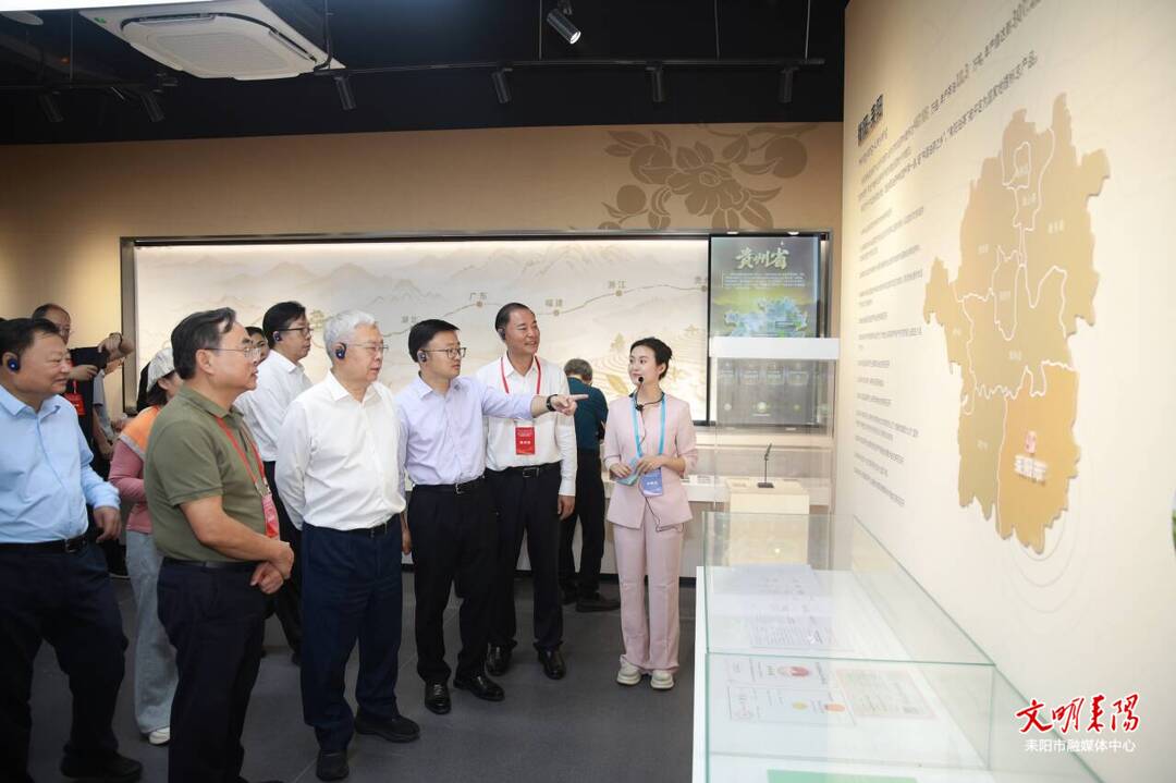 ​看基地进车间观展馆 共探油茶产业高质量发展路径