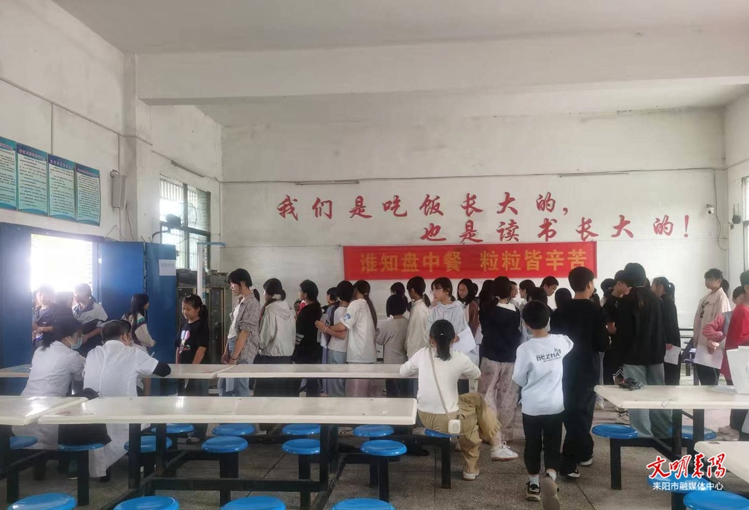 市妇幼保健院开展“五健”行动进校园活动